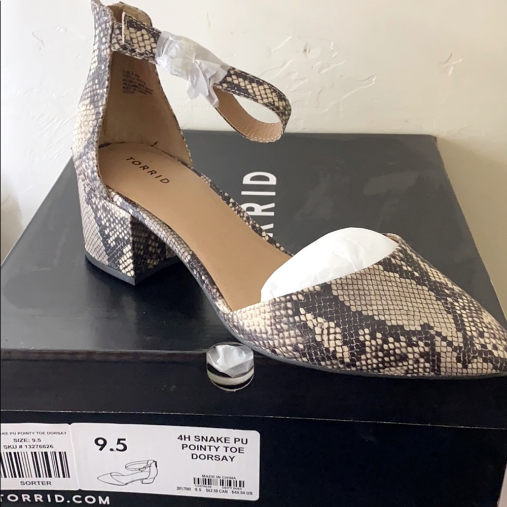 NWT Torrid Snake Pointy Toe heel 9.5W